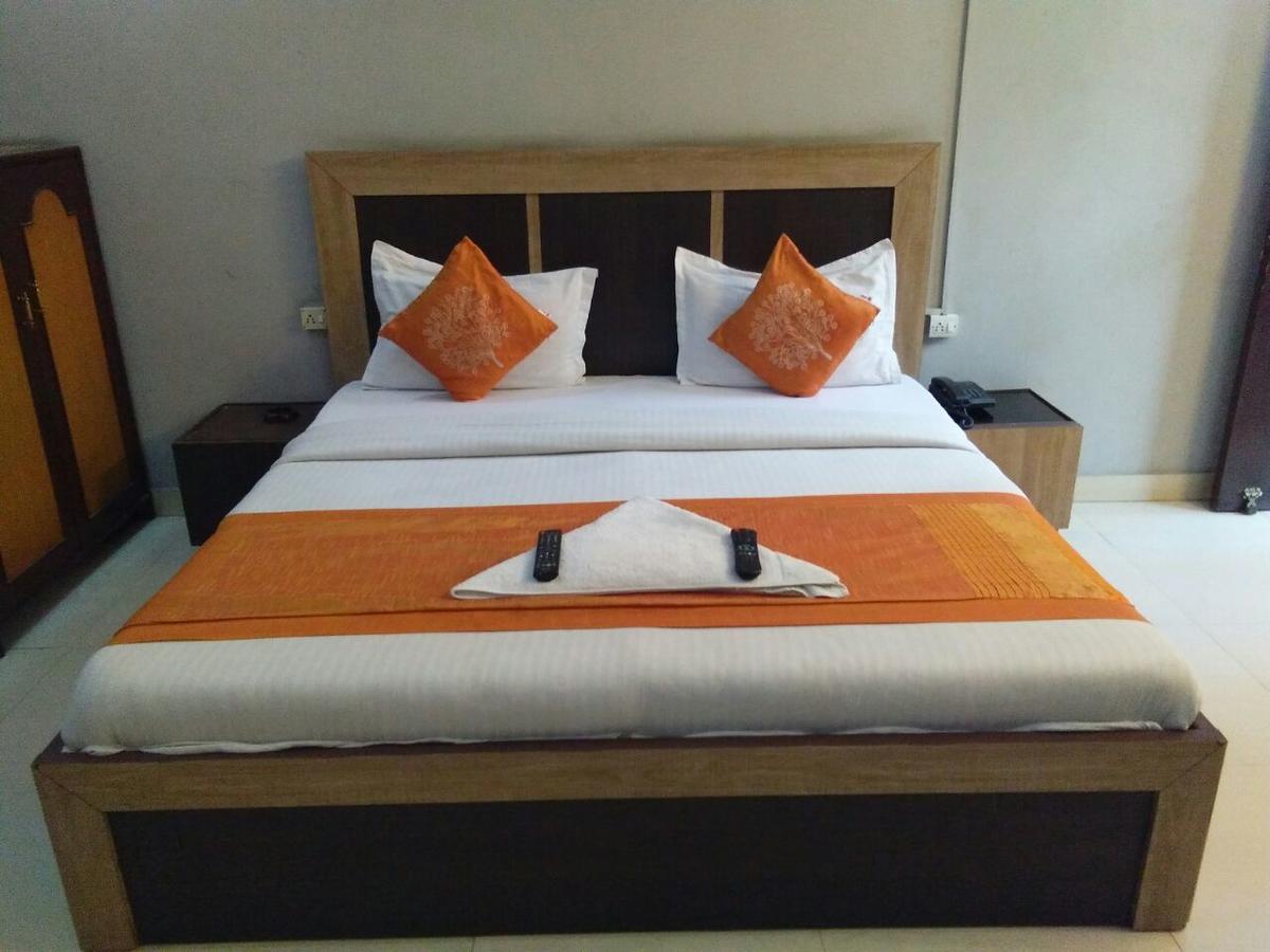 Hotel Samridhi Palace Juhi Bari Экстерьер фото
