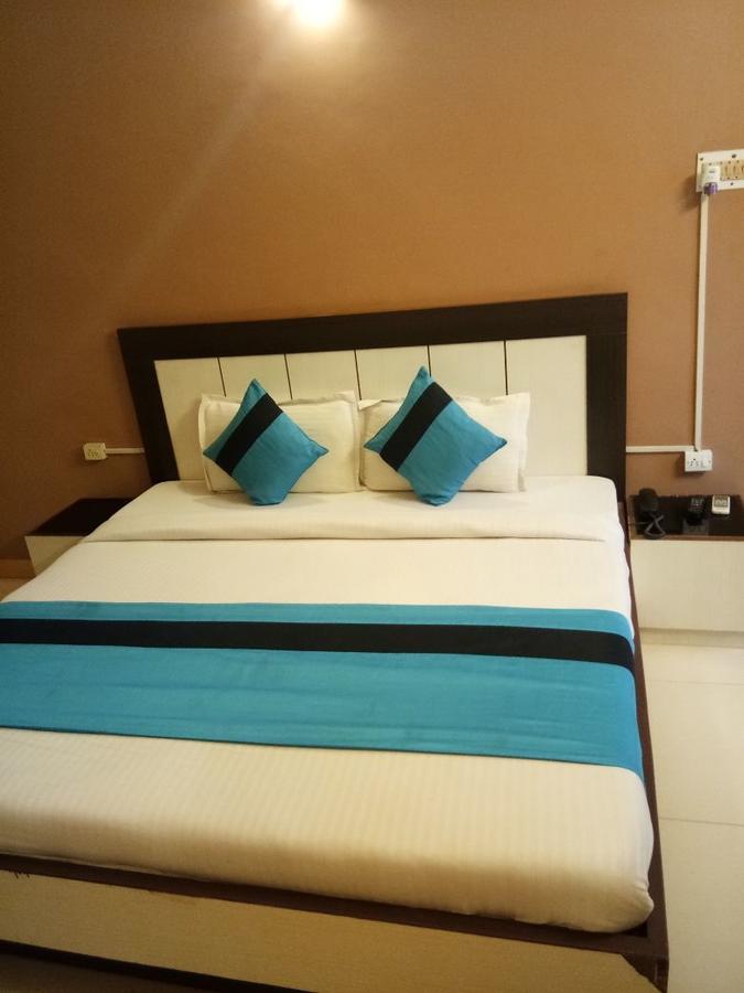Hotel Samridhi Palace Juhi Bari Экстерьер фото