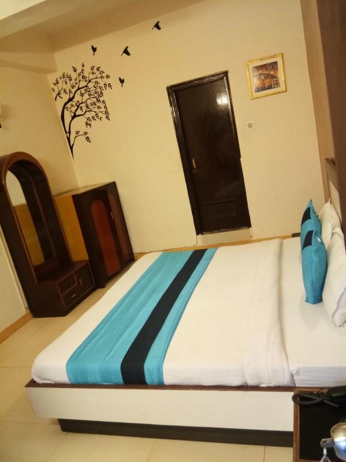 Hotel Samridhi Palace Juhi Bari Экстерьер фото